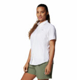 a women wearing a white PFG Tamiami II Short Sleeve Shirt