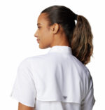 a women wearing a white PFG Tamiami II Short Sleeve Shirt