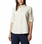 a women wearing a white Silver Ridge 3.0 Long Sleeve Shirt