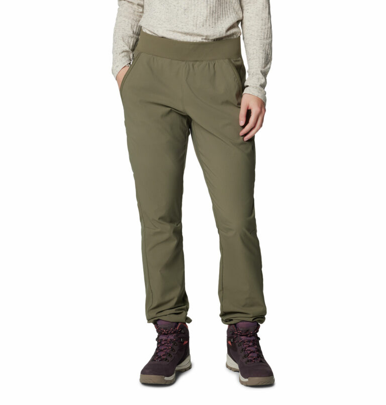 a women wearing a brown pants