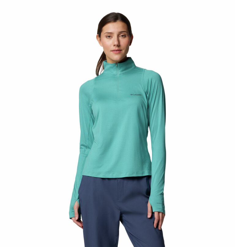 a women wearing a blue Weekend Ascent half-zip pullover