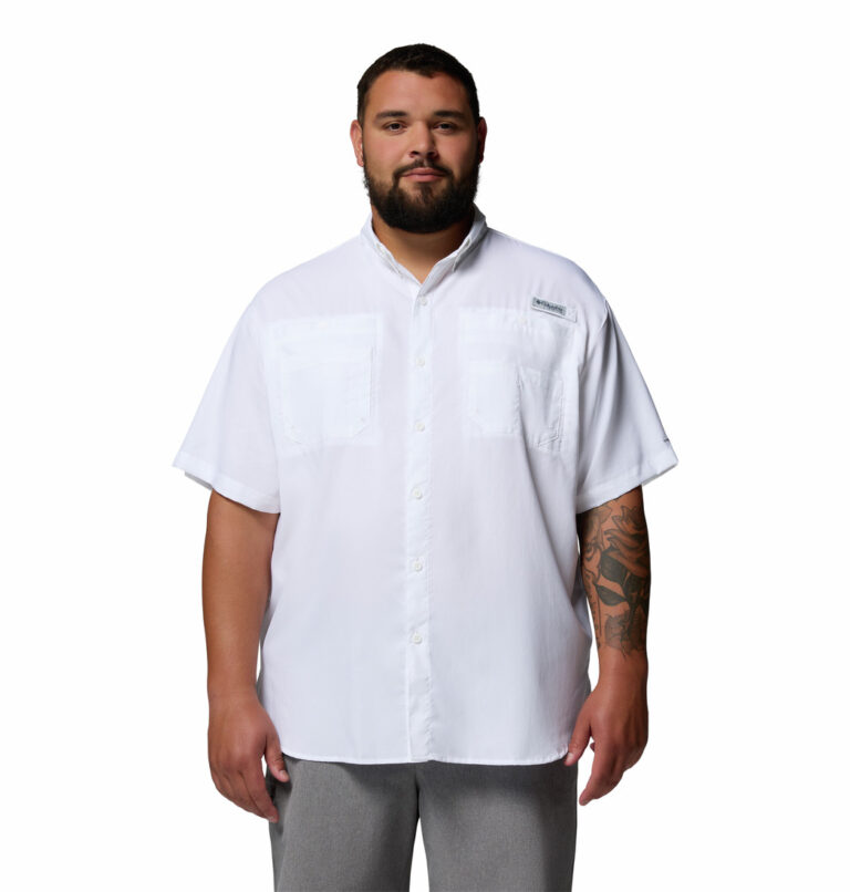 a man wearing a white PFG Tamiami II Short Sleeve Shirt