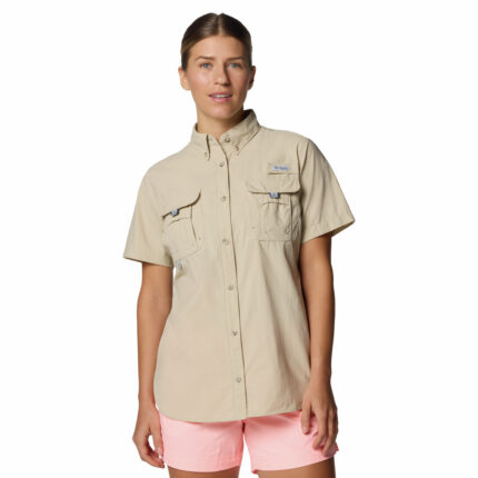 A women wearing a brown short sleeve shirt