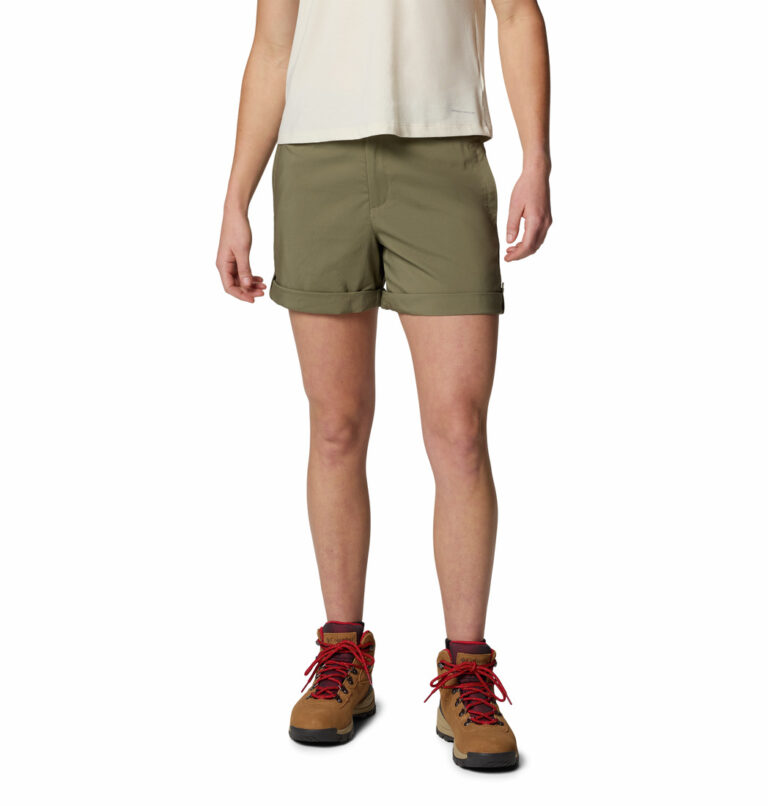 A women wearing brown shorts