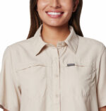 A Women wearing a brown short sleeve shirt