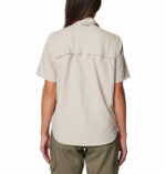 A Women wearing a brown short sleeve shirt
