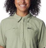 A Women wearing a brown short sleeve shirt