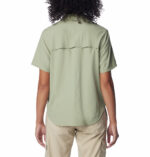 A Women wearing a brown short sleeve shirt