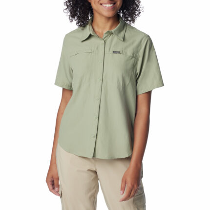 A Women wearing a brown short sleeve shirt
