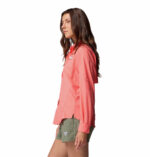 A women wearing a pink long sleeve shirt