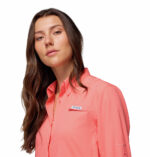 A women wearing a pink long sleeve shirt
