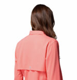A women wearing a pink long sleeve shirt