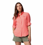 A women wearing a pink long sleeve shirt