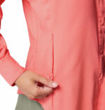 A women wearing a pink long sleeve shirt