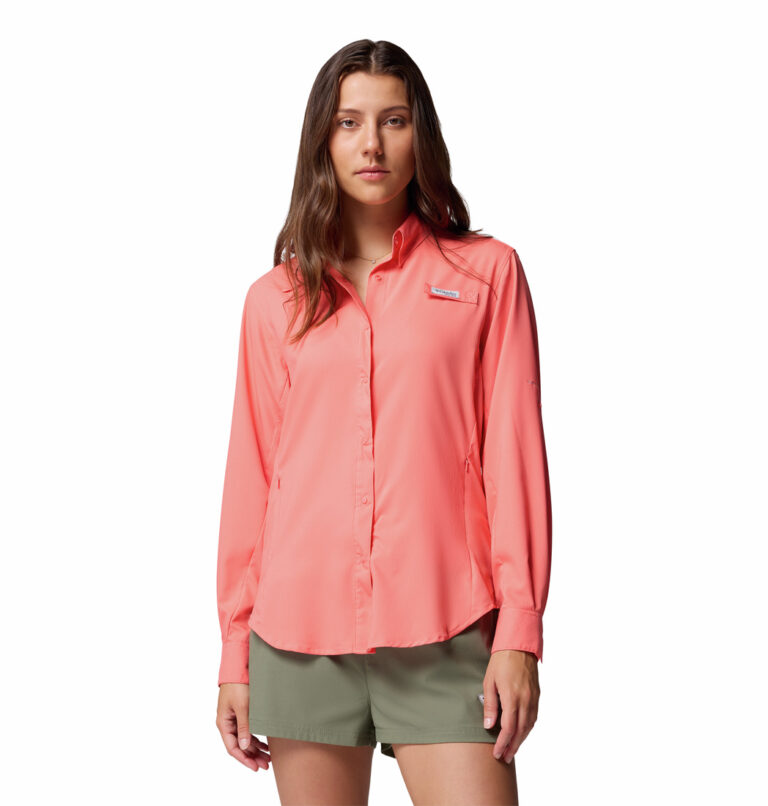 A women wearing a pink long sleeve shirt