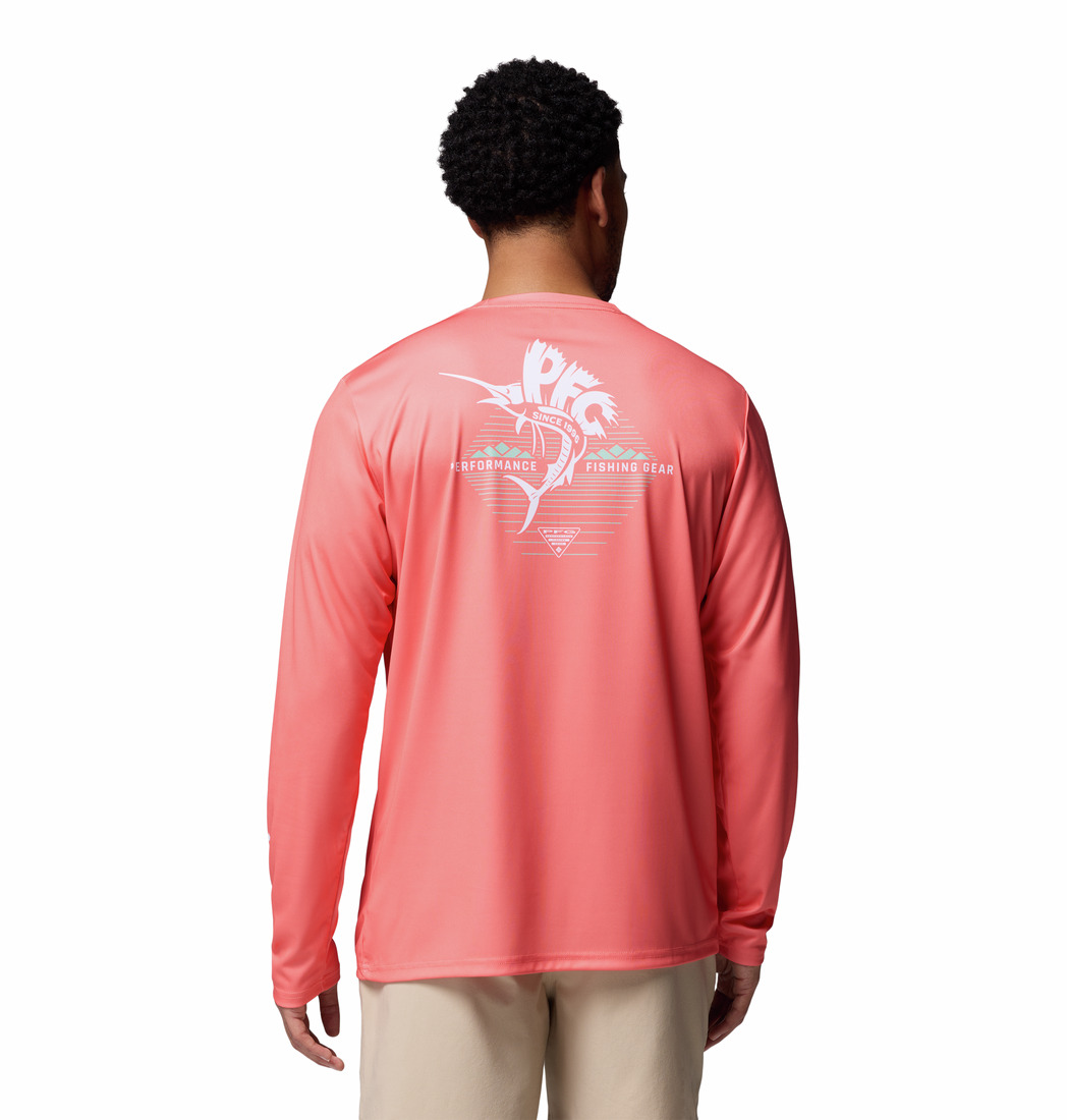 2136661_853_b_om_preview_download A man wearing a pink long sleeve shirt