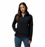 a women wearing a Black Fast Trek II Jacket