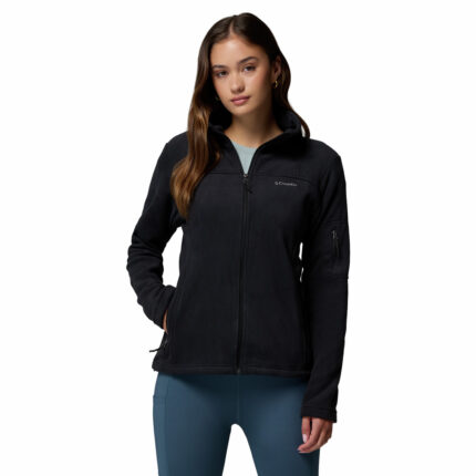 a women wearing a Black Fast Trek II Jacket