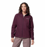 a women wearing a red Kruser Ridge III Softshell Jacket