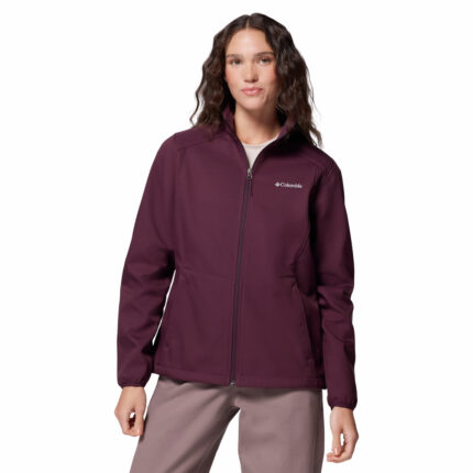 a women wearing a red Kruser Ridge III Softshell Jacket