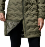 s women wearing a green Delta Ridge II Long Jacket