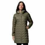 s women wearing a green Delta Ridge II Long Jacket