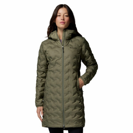 s women wearing a green Delta Ridge II Long Jacket