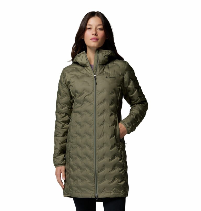 s women wearing a green Delta Ridge II Long Jacket