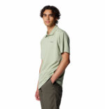 a man wearing a brown Utilizer Polo Shirt
