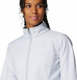 a women wearing a grey kruser ridge III softshell jacket