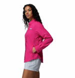 a women wearing a pink PFG Tamiami Long Sleeve Shirt