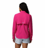 a women wearing a pink PFG Tamiami Long Sleeve Shirt