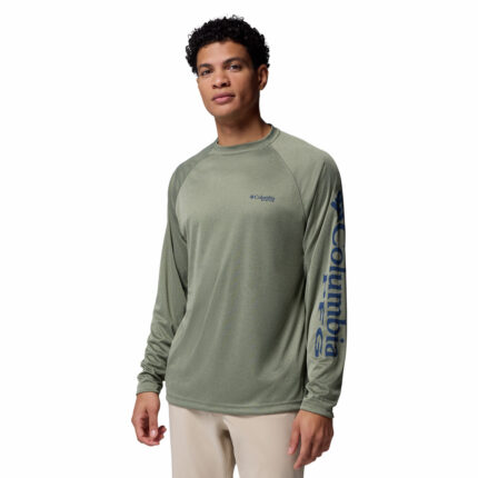 a man wearing a PFG Terminal Tackle Long Sleeve Shirt