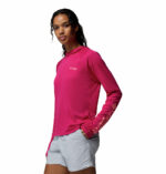 a women wearing a pink PFG Tidal Tee II Hoodie
