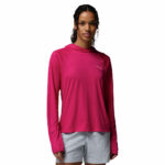 a women wearing a pink PFG Tidal Tee II Hoodie