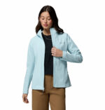a women wearing a blue Trailborne Softshell Jacket