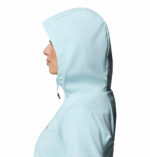 a women wearing a blue Trailborne Softshell Jacket