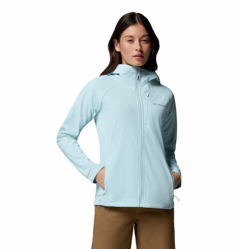 a women wearing a blue Trailborne Softshell Jacket