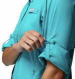 a women wearing a PFG Tamiami II Long Sleeve Shirt