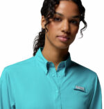 a women wearing a PFG Tamiami II Long Sleeve Shirt