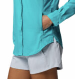 a women wearing a PFG Tamiami II Long Sleeve Shirt