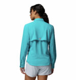 a women wearing a PFG Tamiami II Long Sleeve Shirt