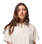 a women wearing a PFG Tamiami II Short Sleeve Shirt