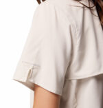 a women wearing a PFG Tamiami II Short Sleeve Shirt