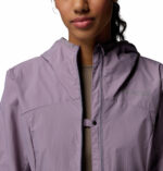 a women wearing a purple Loop Trail III Windbreaker