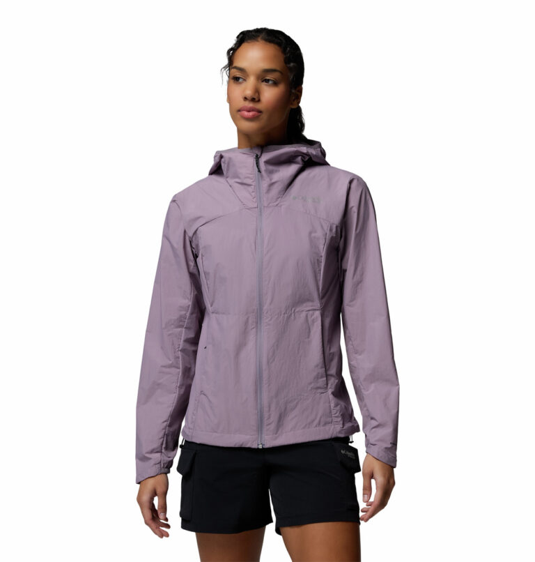 a women wearing a purple Loop Trail III Windbreaker