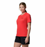 a women wearing a red Driventure Short Sleeve Shirt