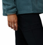 a women wearing a Back Beauty Warm Softshell Pants