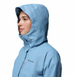 a women wearing a Hikebound II Jacket