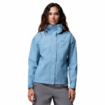 a women wearing a Hikebound II Jacket